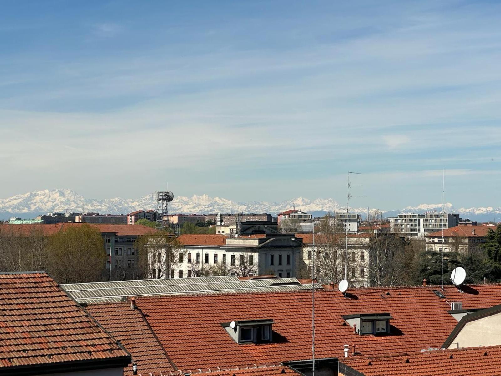 Spacious Penthouse With Panoramic Terrace - 20 Minutes From Duomo Milan Extérieur photo